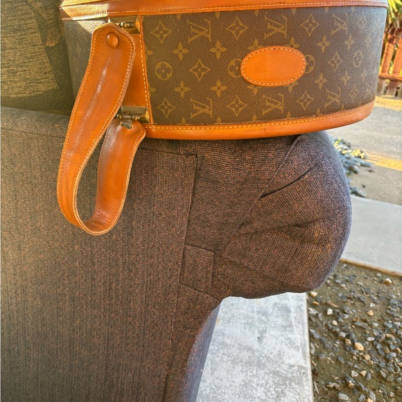 COPY - Louis Vuitton Travel Pair. Vintage & Real from late ‘80’s Made by the Fr… - Picture 9 of 10